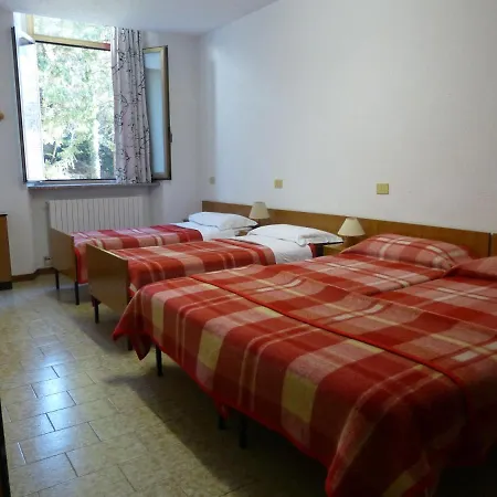 Ostello Al Deserto Chiavenna Esterno foto
